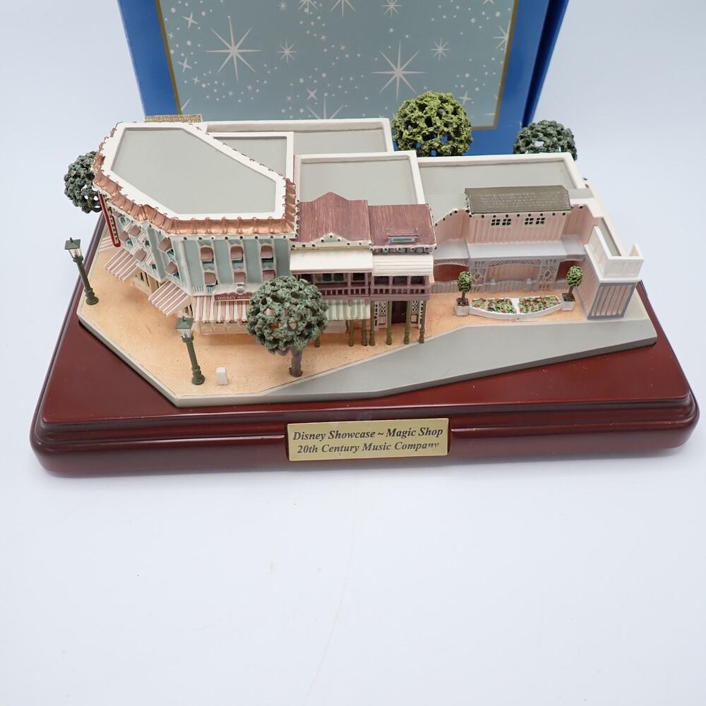 Disneyland Olszewski DL010 Main Street Magic Shop 20th Century Music COA Box